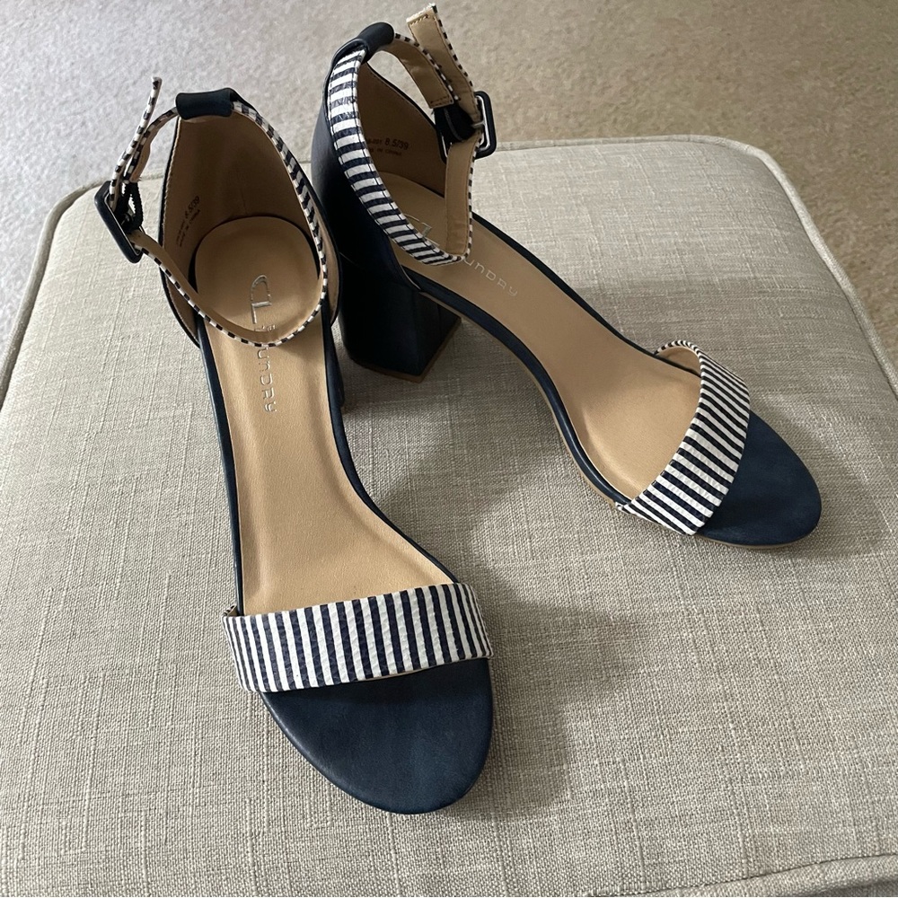 CL by Laundry Blue and white  Heels Elegant Design 8.5 - Picture 2 of 8